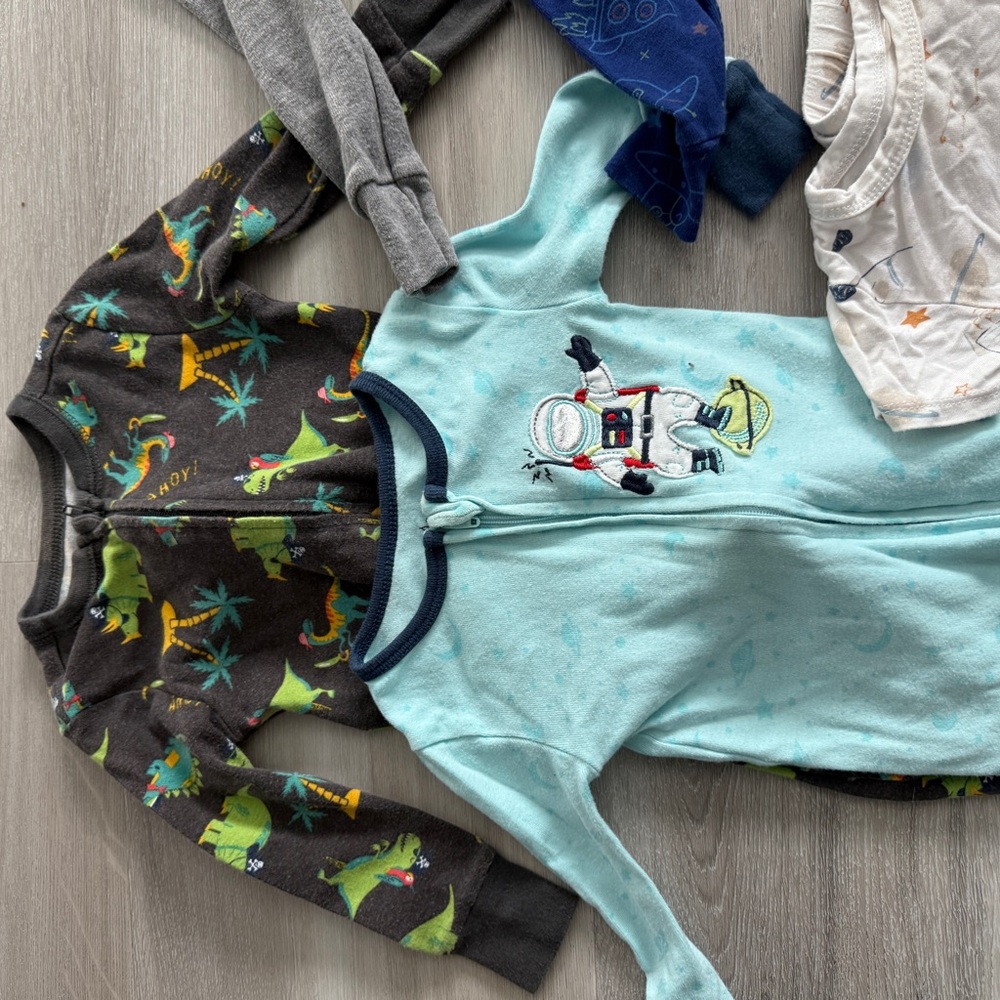 Toddler boy pajama bundle size 18 months and 18-24 months - Picture 3 of 8